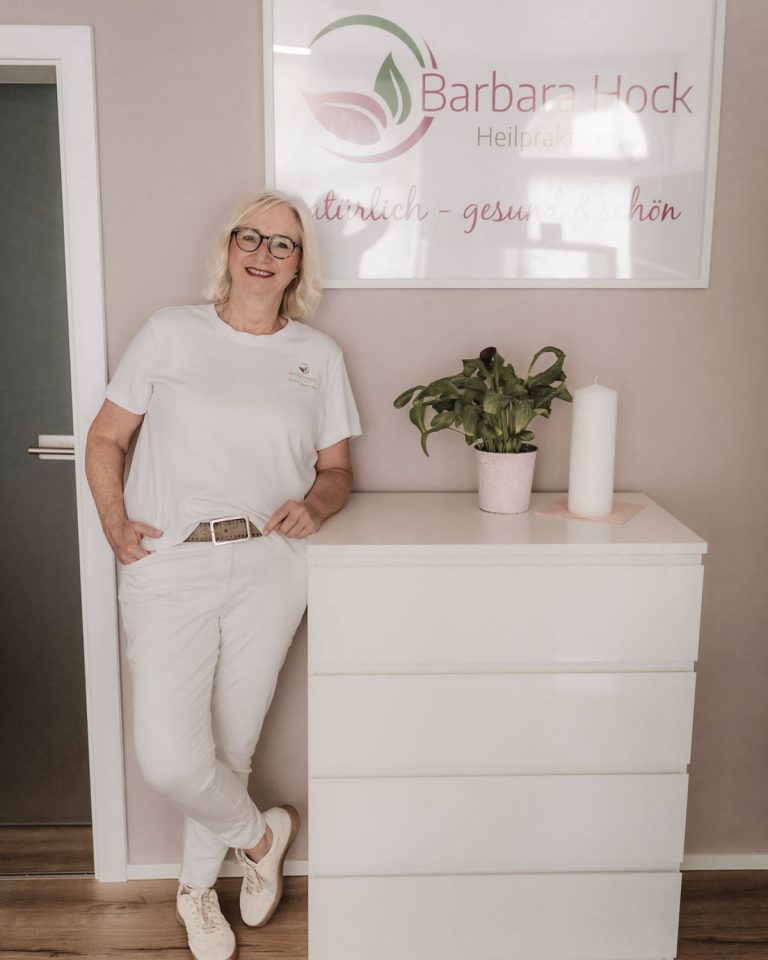 Heilpraktikerin Barbara Hock in ihrer Praxis in Gerolzhofen